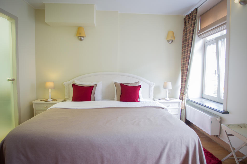 Logies Amelias Bed & Breakfast Брюж Стая снимка